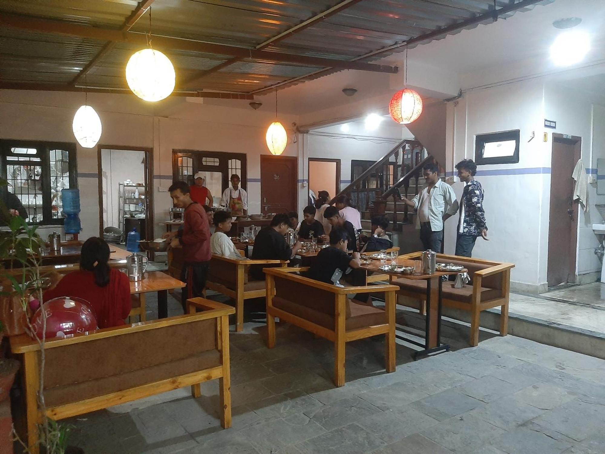Hotel Lake N Yeti Pokhara Exterior photo