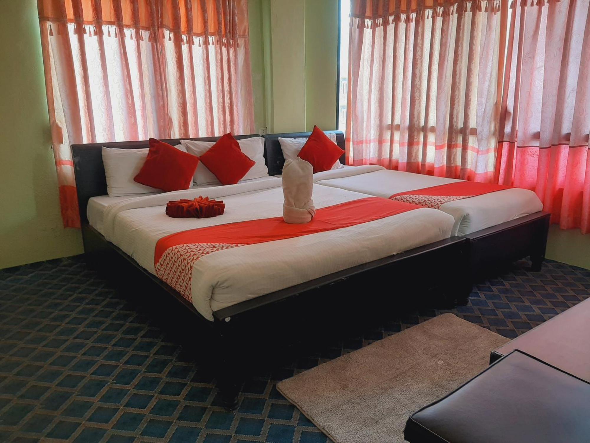 Hotel Lake N Yeti Pokhara Room photo