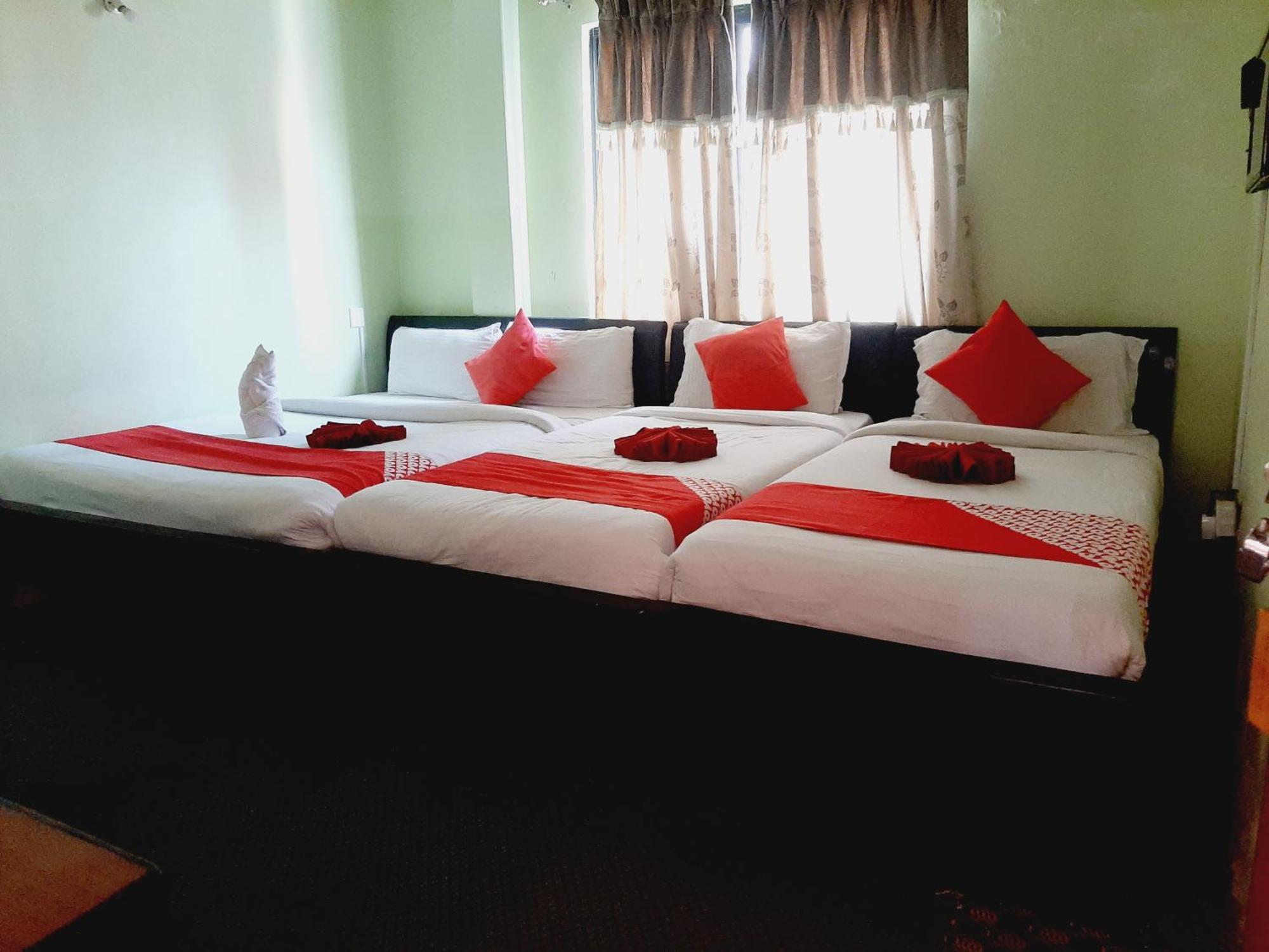 Hotel Lake N Yeti Pokhara Room photo