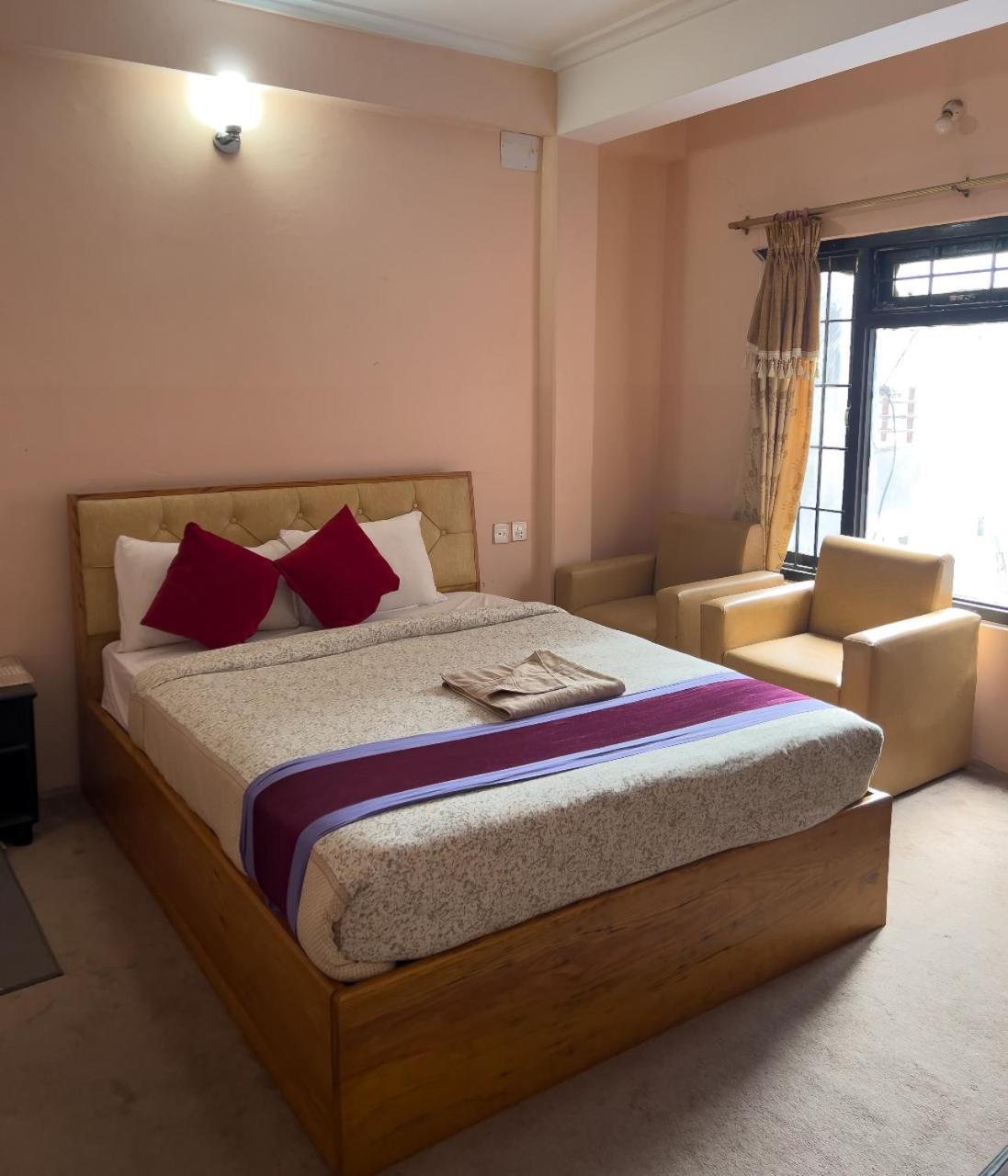 Hotel Lake N Yeti Pokhara Exterior photo